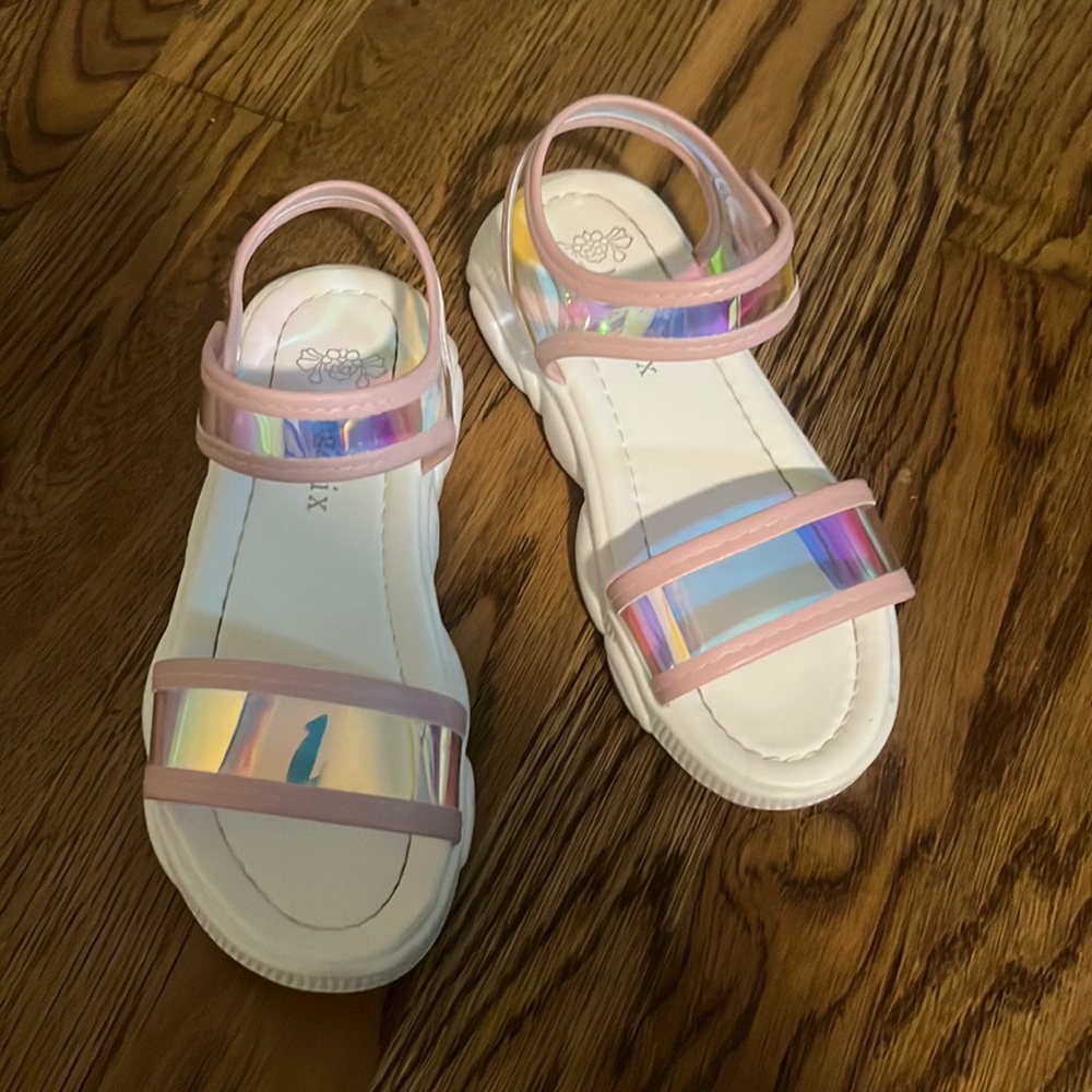 Girls Iridescent sandals